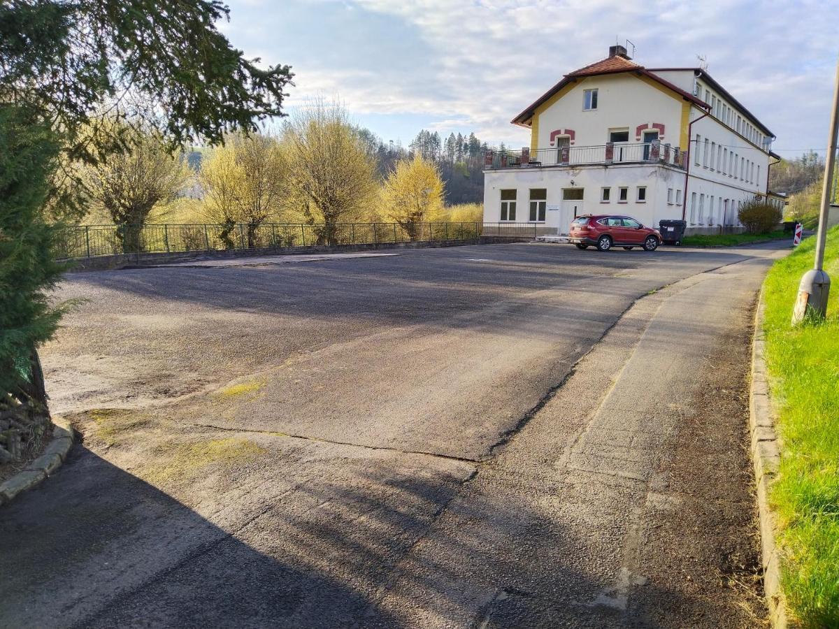 Pension V Parku Cesky Sternberk Exterior photo