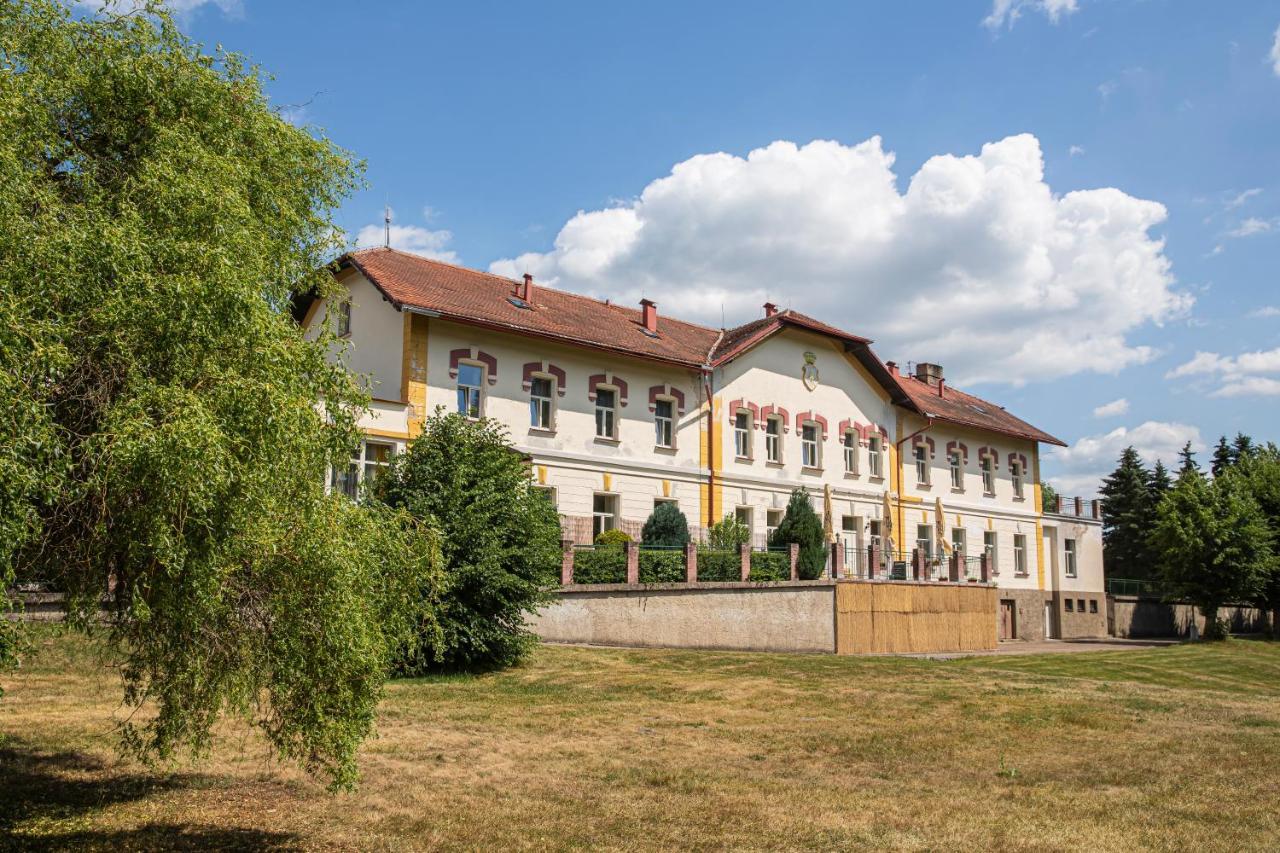 Pension V Parku Cesky Sternberk Exterior photo