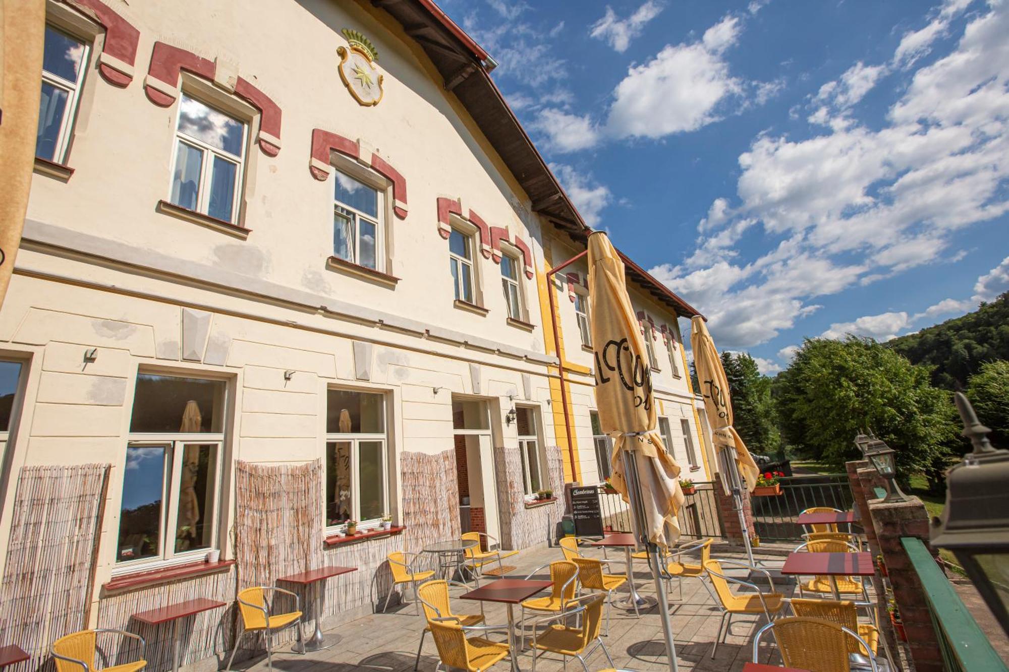Pension V Parku Cesky Sternberk Exterior photo